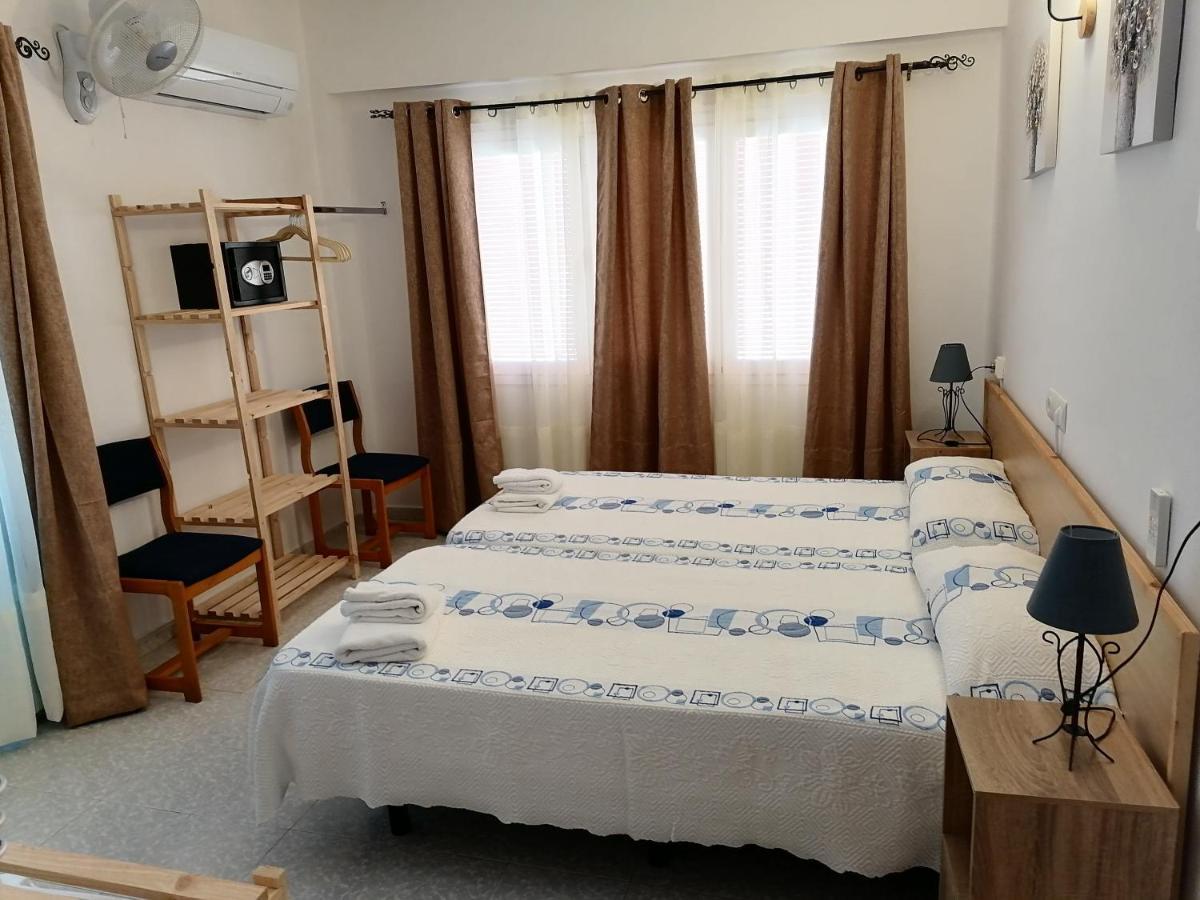 Hostal Pepe Sant Ferran de Ses Roques Zewnętrze zdjęcie